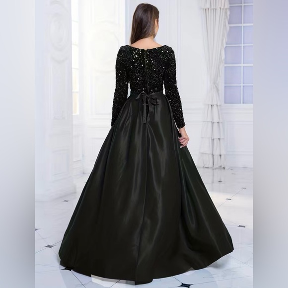 Jane Chic Designs La Robe Élégant - Picture 2 of 10